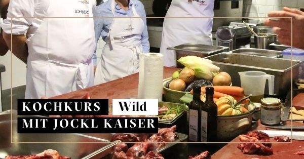 Kochkurs Wild mit Teilnehmern in der Küche mit Jockl Kaiser Meyers Keller