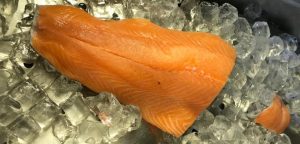 Fischfilet Lachs auf Eis Jockl Kaiser Meyers Keller Malzboden